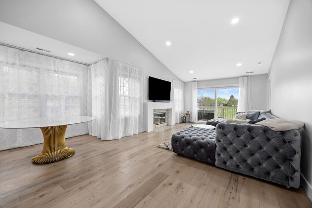 1504 Aberdeen Court 1504, Naperville, IL 60564