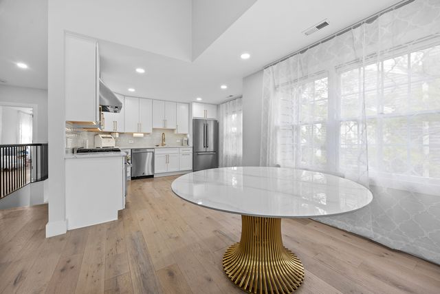 1504 Aberdeen Court 1504, Naperville, IL 60564