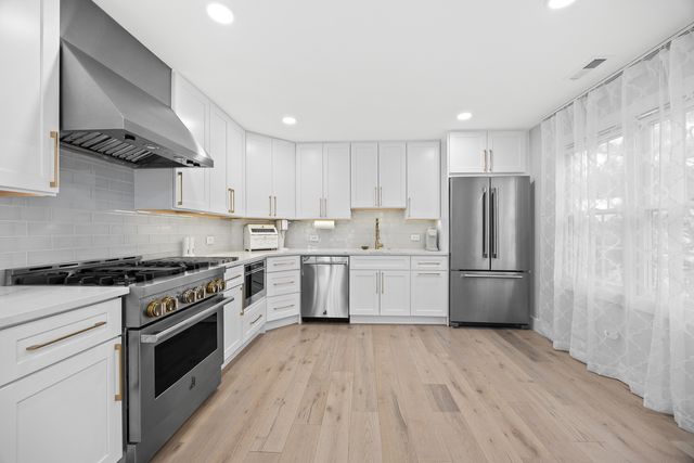 1504 Aberdeen Court 1504, Naperville, IL 60564