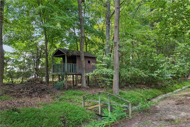 12 Oscars CT, Poquoson, VA 23662