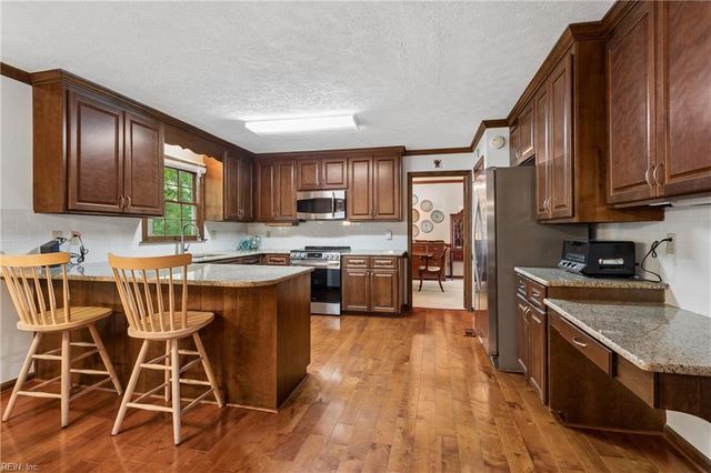 12 Oscars CT, Poquoson, VA 23662