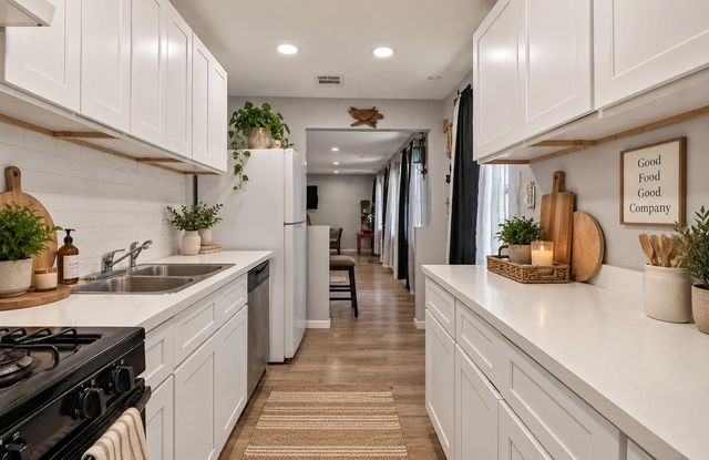 2110 Hillshire Drive, Deer Park, TX 77536