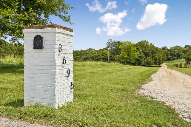 3695 Dobbin Rd, Springfield, TN 37172