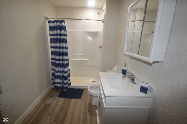 8225 Crawfordsville Road, Indianapolis, IN 46214