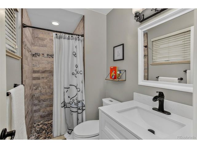 135 Everett St, Lakewood, CO 80226