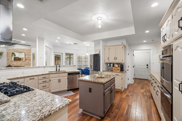 2103 Lake Country Drive, Arlington, TX 76012