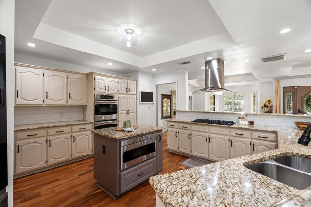 2103 Lake Country Drive, Arlington, TX 76012