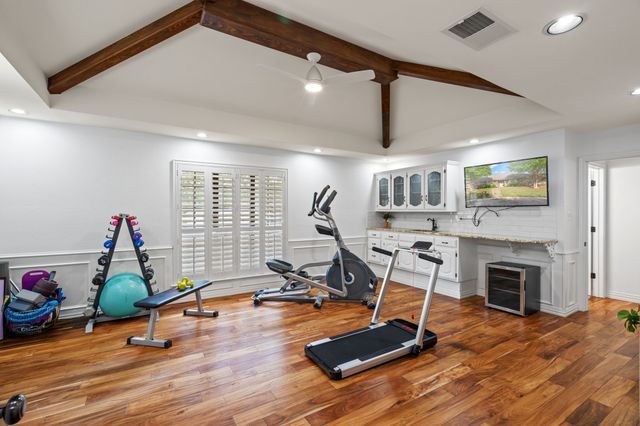 2103 Lake Country Drive, Arlington, TX 76012