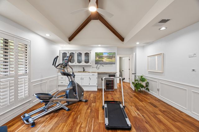 2103 Lake Country Drive, Arlington, TX 76012