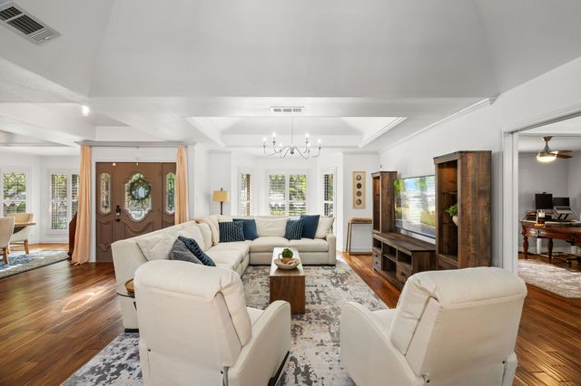 2103 Lake Country Drive, Arlington, TX 76012