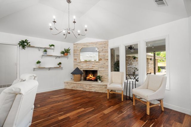 2103 Lake Country Drive, Arlington, TX 76012