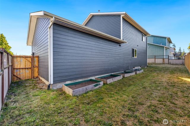 1214 NE Big Berry Loop, Oak Harbor, WA 98277