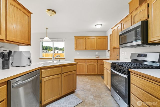 1214 NE Big Berry Loop, Oak Harbor, WA 98277