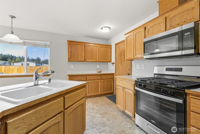 1214 NE Big Berry Loop, Oak Harbor, WA 98277