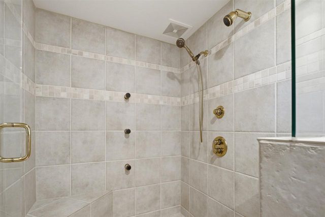 2581 WHITE PINE ROAD, Suamico, WI 54313