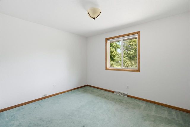 2581 WHITE PINE ROAD, Suamico, WI 54313