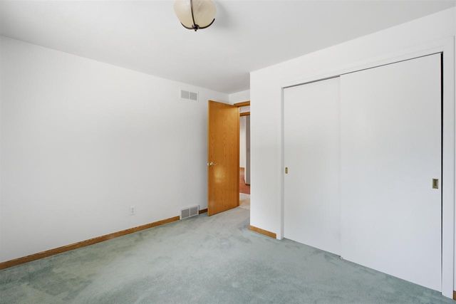 2581 WHITE PINE ROAD, Suamico, WI 54313