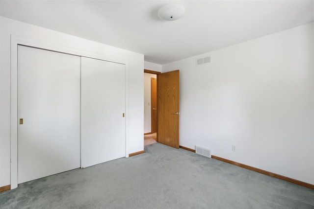 2581 WHITE PINE ROAD, Suamico, WI 54313