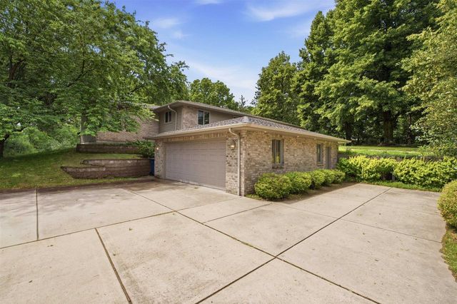 2581 WHITE PINE ROAD, Suamico, WI 54313