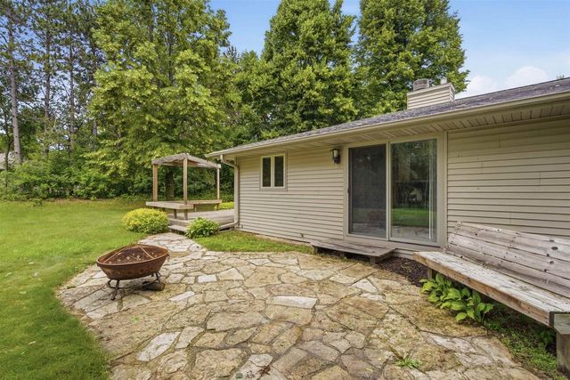 2581 WHITE PINE ROAD, Suamico, WI 54313