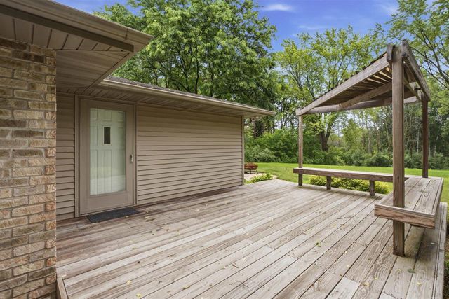 2581 WHITE PINE ROAD, Suamico, WI 54313
