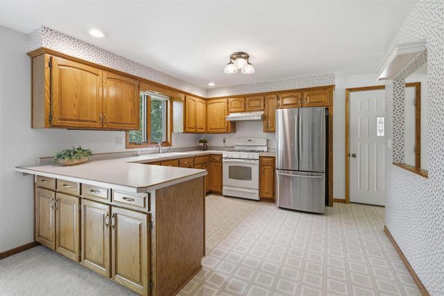 2581 WHITE PINE ROAD, Suamico, WI 54313
