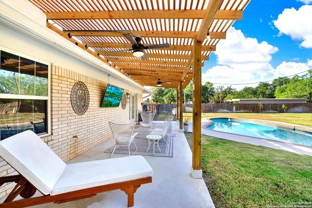 3 Quail Hollow, Pleasanton, TX 78064
