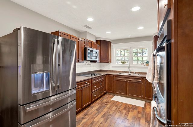 3 Quail Hollow, Pleasanton, TX 78064
