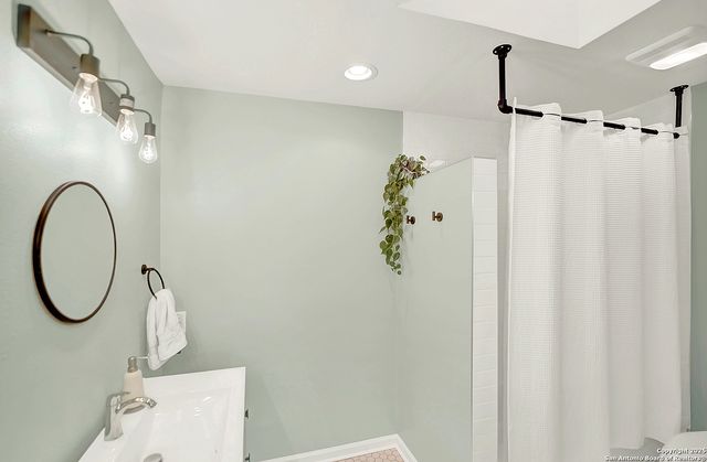 3 Quail Hollow, Pleasanton, TX 78064
