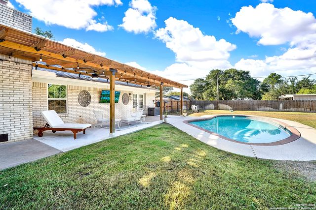3 Quail Hollow, Pleasanton, TX 78064