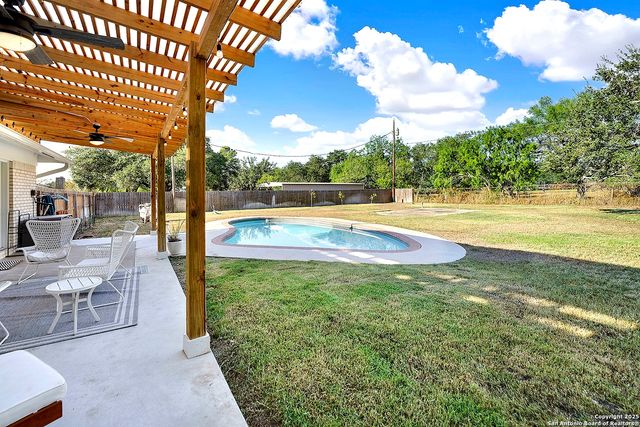 3 Quail Hollow, Pleasanton, TX 78064