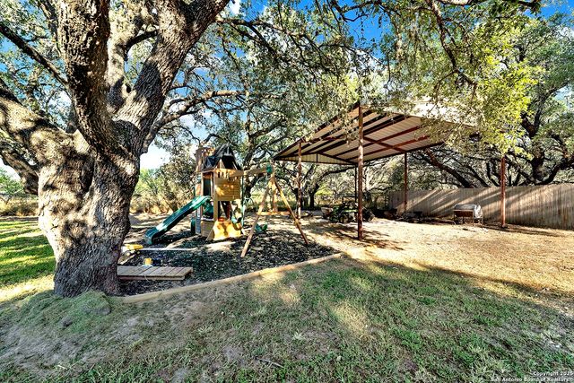 3 Quail Hollow, Pleasanton, TX 78064