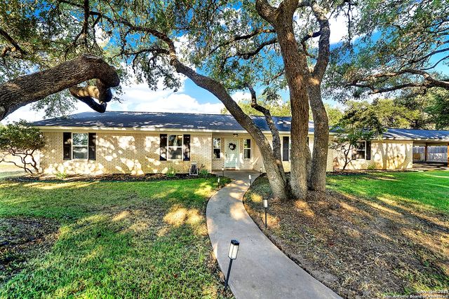 3 Quail Hollow, Pleasanton, TX 78064