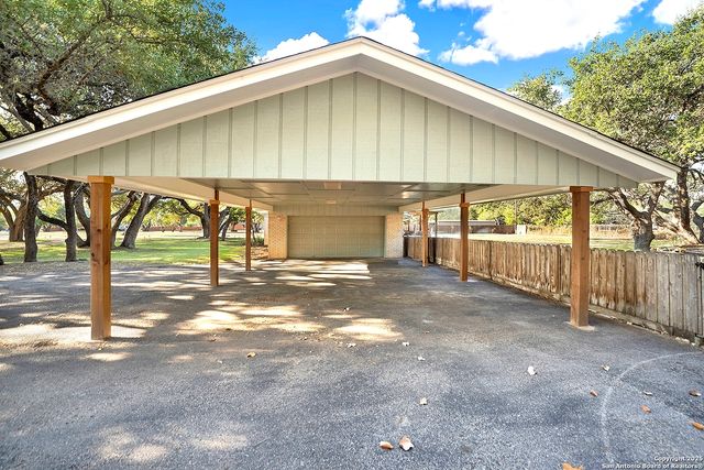 3 Quail Hollow, Pleasanton, TX 78064