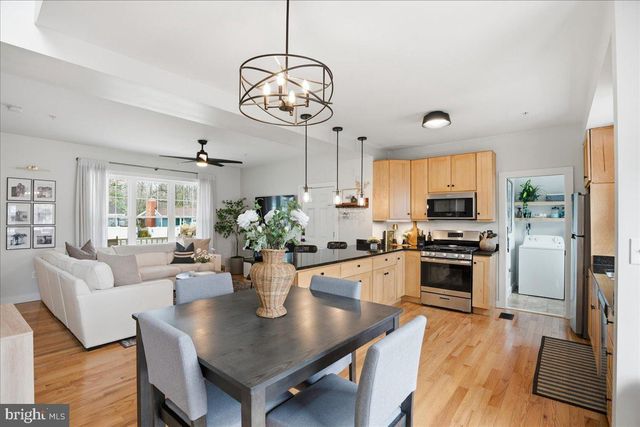 12 PENNSYLVANIA AVE, Edgewater, MD 21037