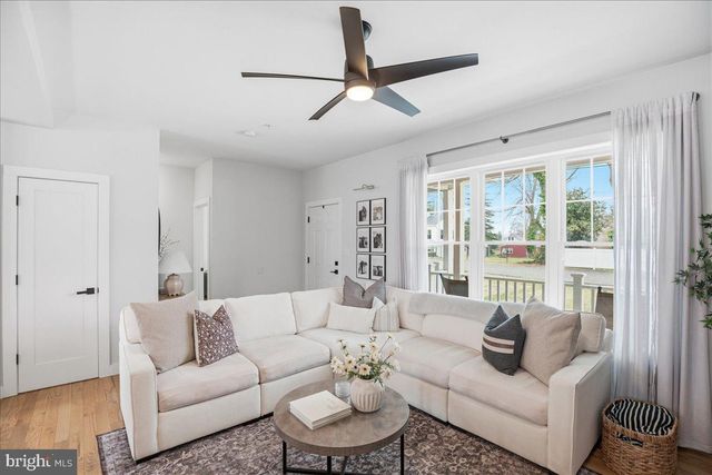 12 PENNSYLVANIA AVE, Edgewater, MD 21037