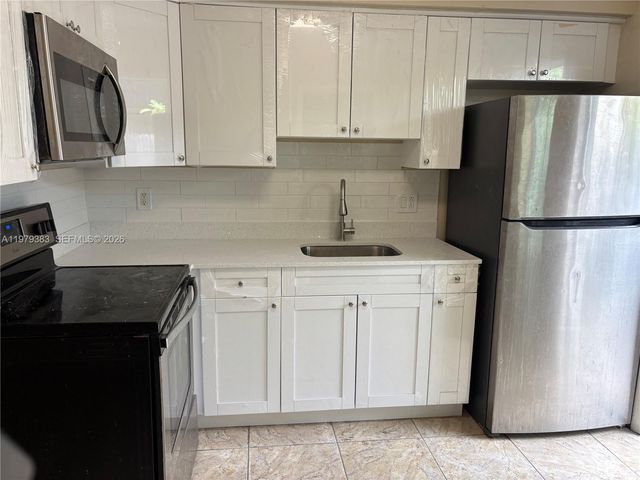 825 NE 7th St rear, Hallandale Beach, FL 33009