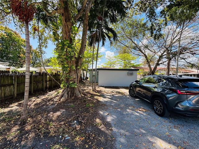 825 NE 7th St rear, Hallandale Beach, FL 33009