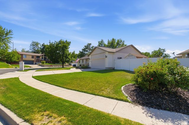 1709 E 9350 S, Sandy, UT 84093