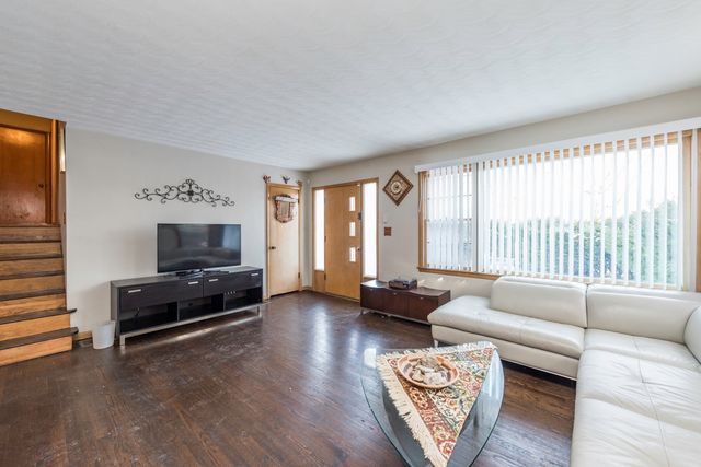 732 Whitney Avenue, Winthrop Harbor, IL 60096