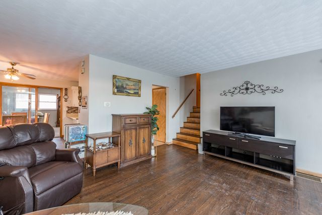 732 Whitney Avenue, Winthrop Harbor, IL 60096