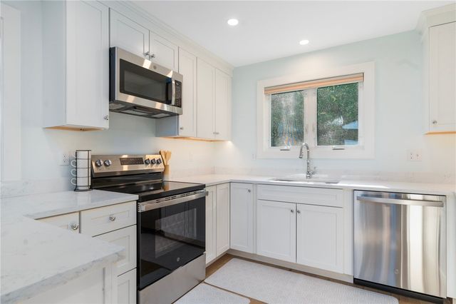 117 Indian Avenue, Portsmouth, RI 02871