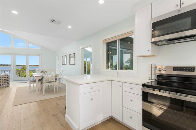 117 Indian Avenue, Portsmouth, RI 02871