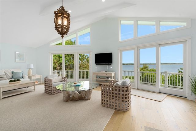 117 Indian Avenue, Portsmouth, RI 02871