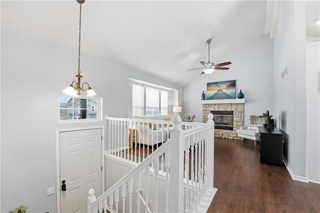 953 E Cottage Creek Drive, Gardner, KS 66030