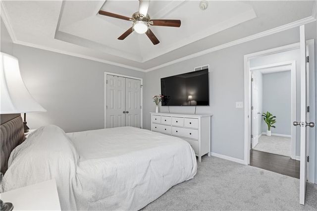 953 E Cottage Creek Drive, Gardner, KS 66030