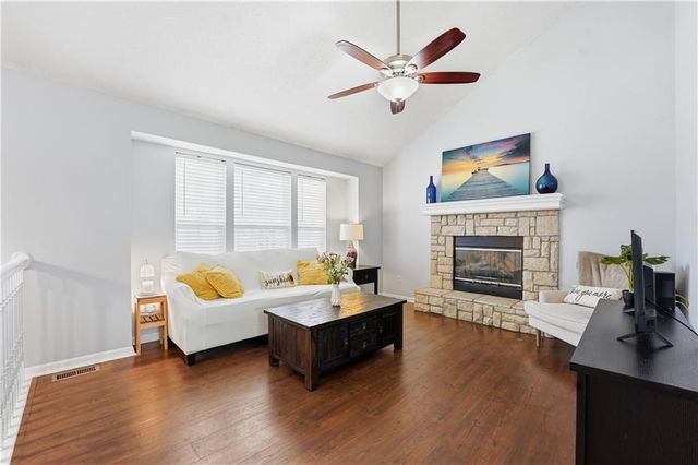 953 E Cottage Creek Drive, Gardner, KS 66030