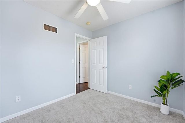 953 E Cottage Creek Drive, Gardner, KS 66030