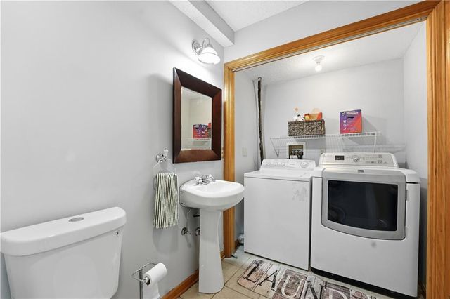 953 E Cottage Creek Drive, Gardner, KS 66030