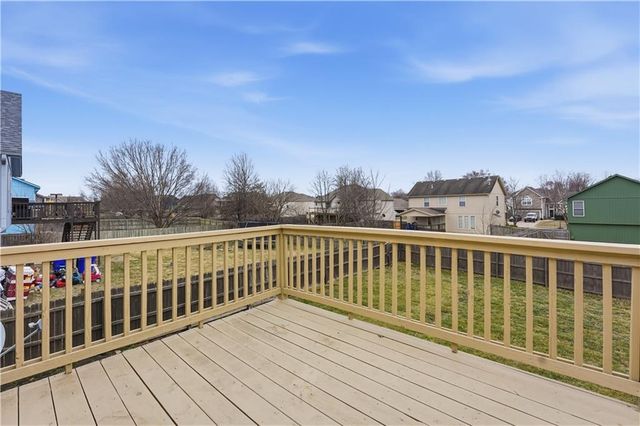 953 E Cottage Creek Drive, Gardner, KS 66030